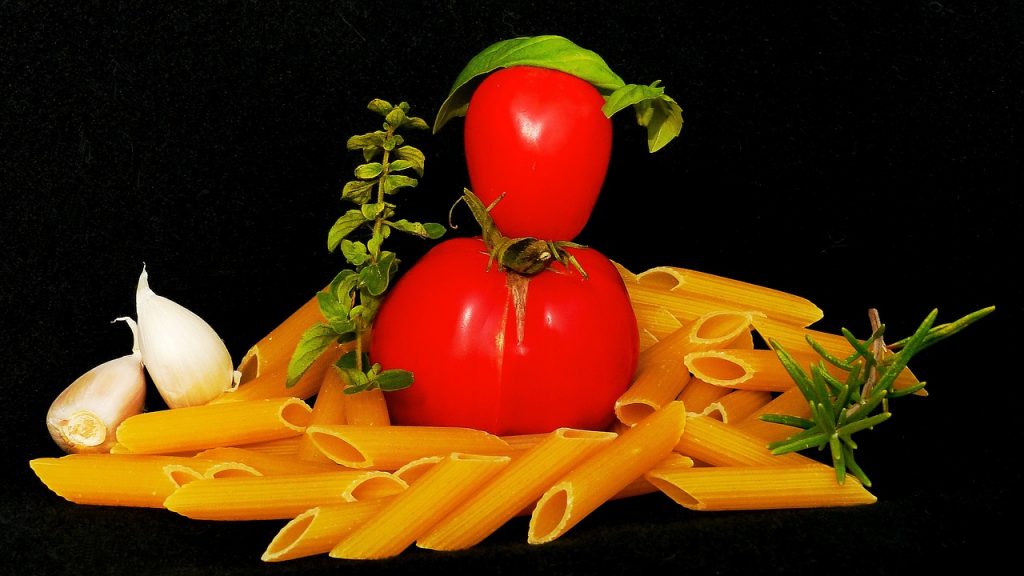 pasta pomodoro, tomato, noodle dish